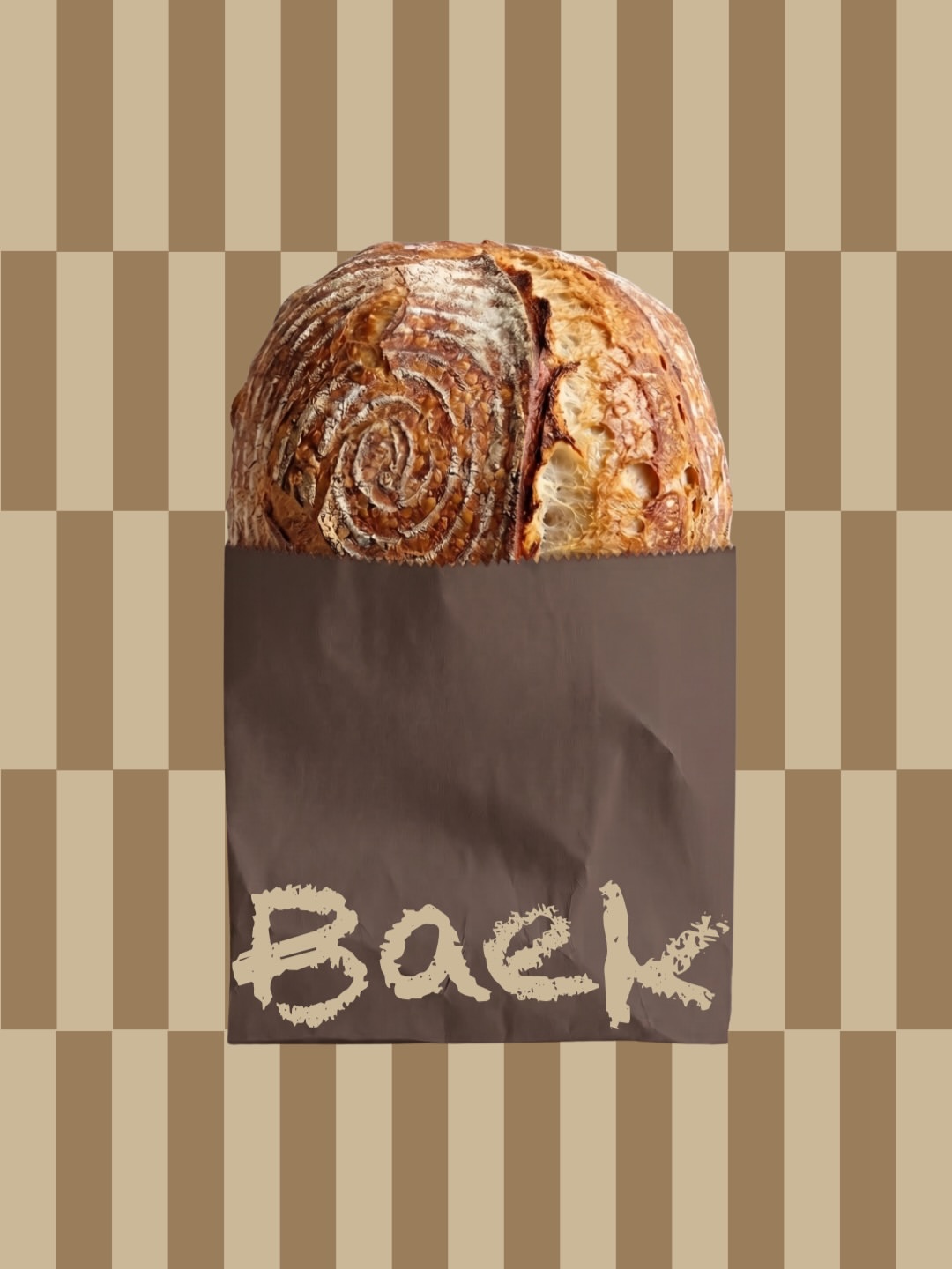 Un pain au levain de campagne dans son sac brun Baek, sur fond de damier taupe.